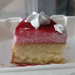 Cuñas de torta con semifrio de fresa 