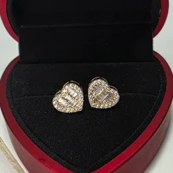 Aretes de corazón con brillantes