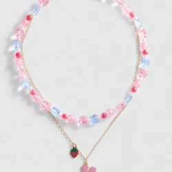 Collar con dije inicial y cuentas