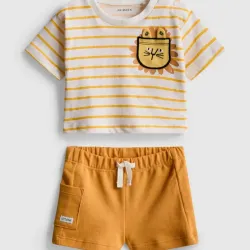 Conjunto de short y Pulover de raya.