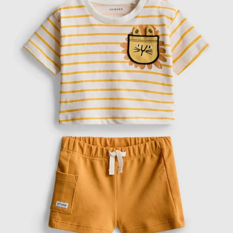 Conjunto de short y Pulover de raya.
