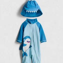 Conjunto de traje de baño y sombrero de sol con estampado de tiburones