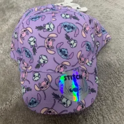 Gorra morada de stich