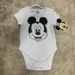 Monito de bebé con broche