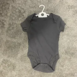 Monito de bebé con broche