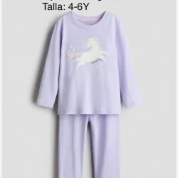 Pijama morado de unicornio