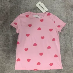 Pullover rosada de corazones