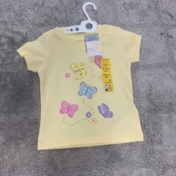Pulover amarillo de niña