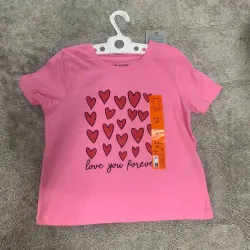 Pulover rosado com corazones