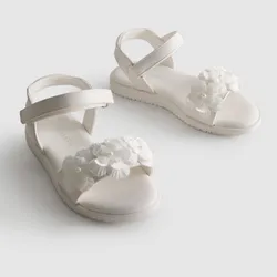 Sandalias blancas de flores