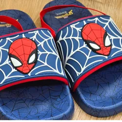 Sandalias de Spiderman azules.