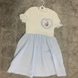 Vestido azul de rayas