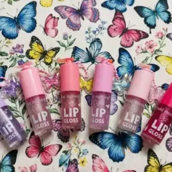 Lip gloss mágico con llavero 🦋