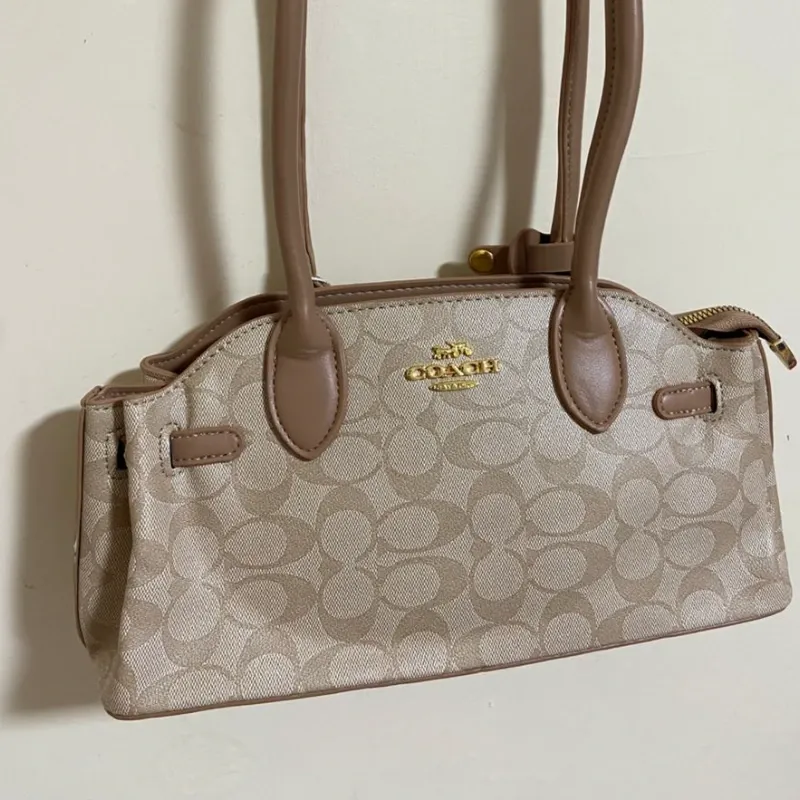 Cartera Coach