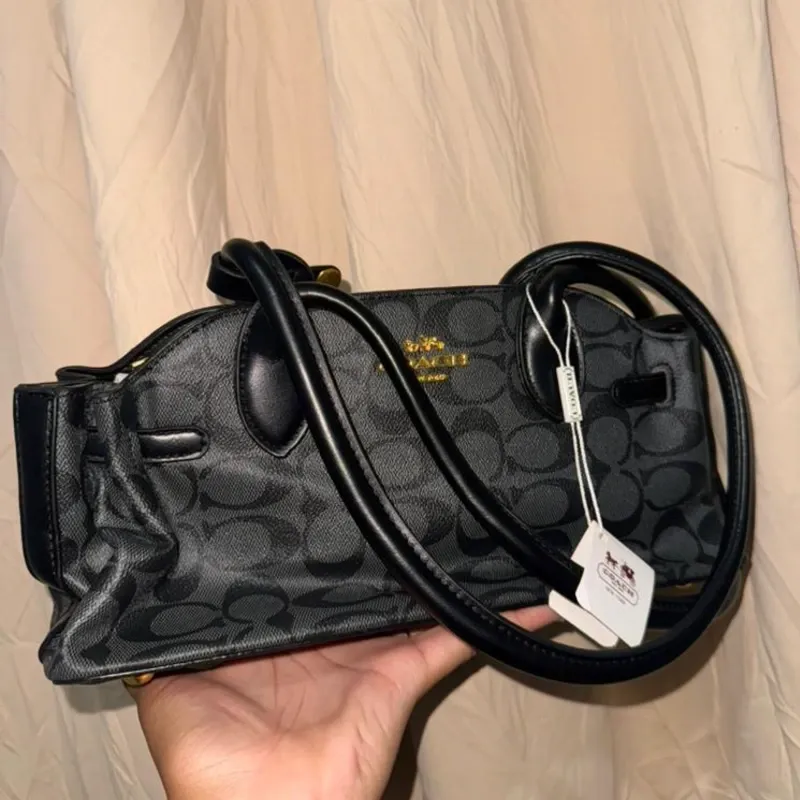 Cartera Coach