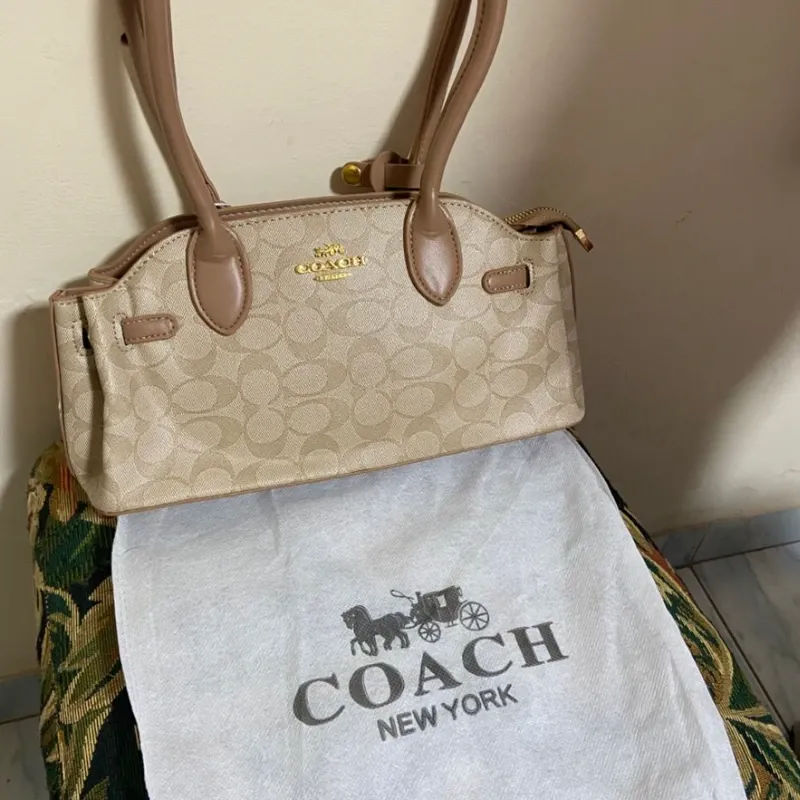 Cartera Coach