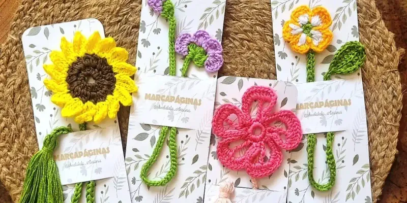 Marcapáginas floral tejido