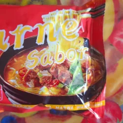 Sopa de carne instantánea