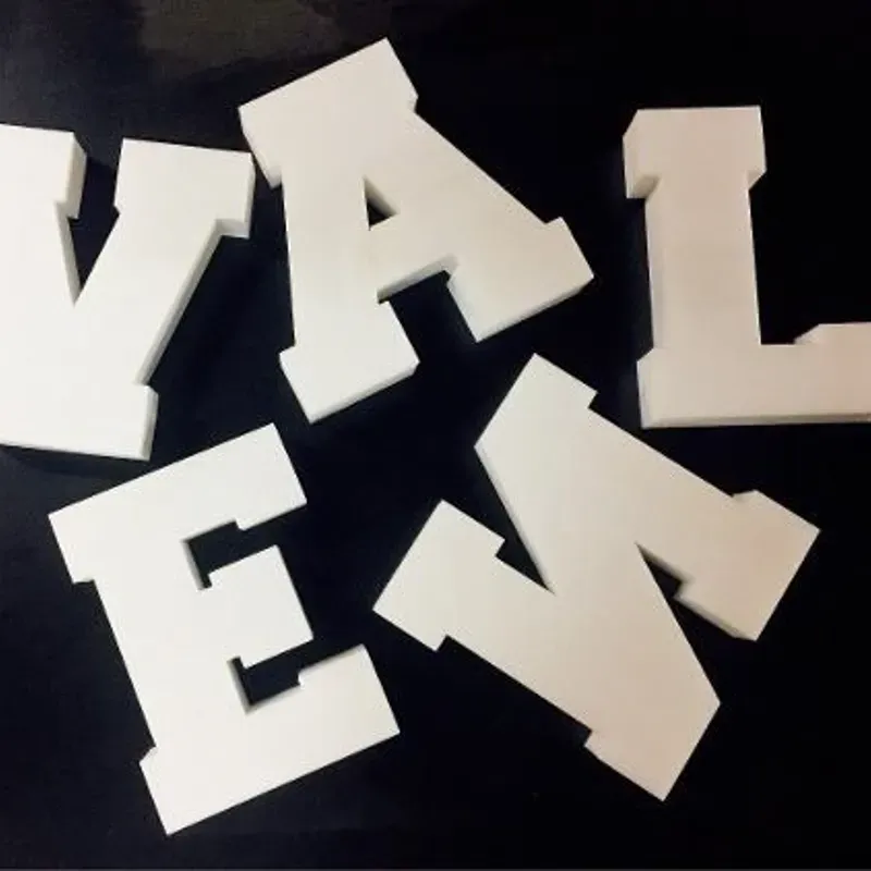 Cajas en forma de letras 