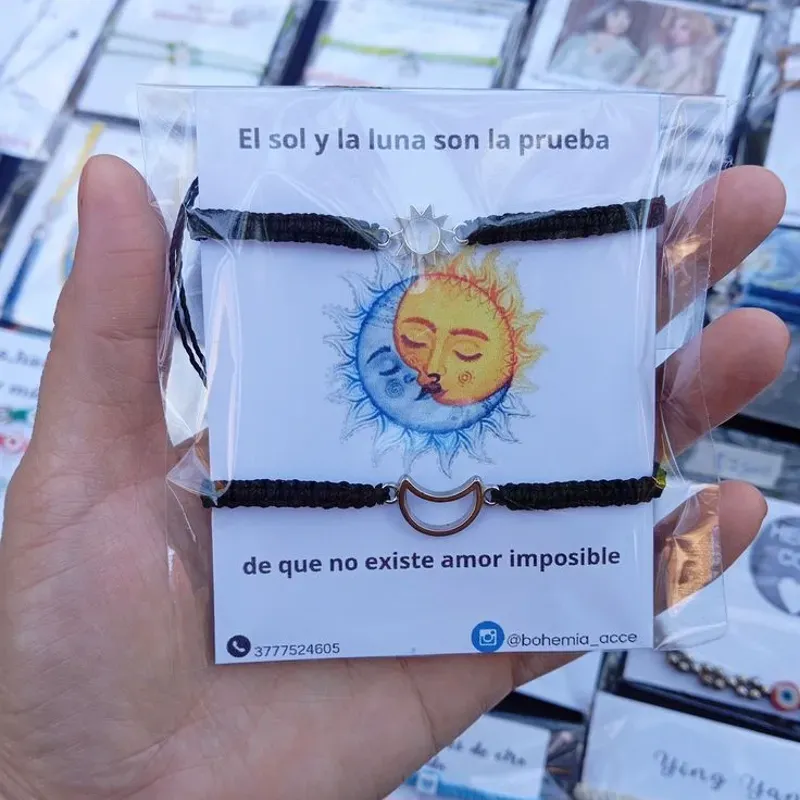 Pulseras de pareja tejida con dije de sol y luna 