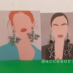 Aretes con dijes