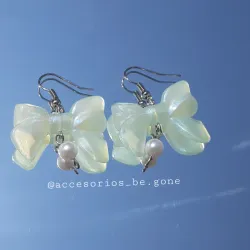 Aretes de Lazos Tornasol luminoso con perlas blancas