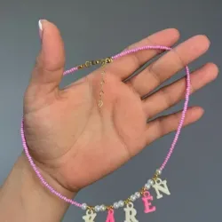 Collar de perlas y cuentas con tu nombre