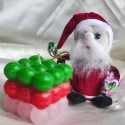 Cubo de bolas navideñas