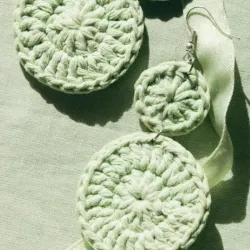 Aretes tejidos