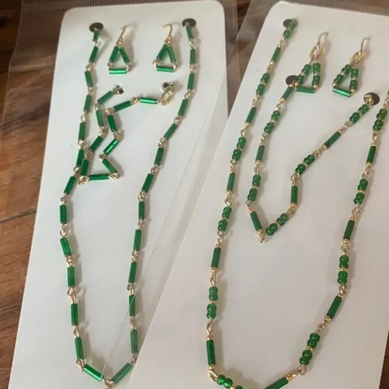 Conjunto de collar, pulsera y aretes 