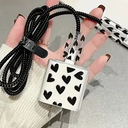 Protector de cargador corazones negros