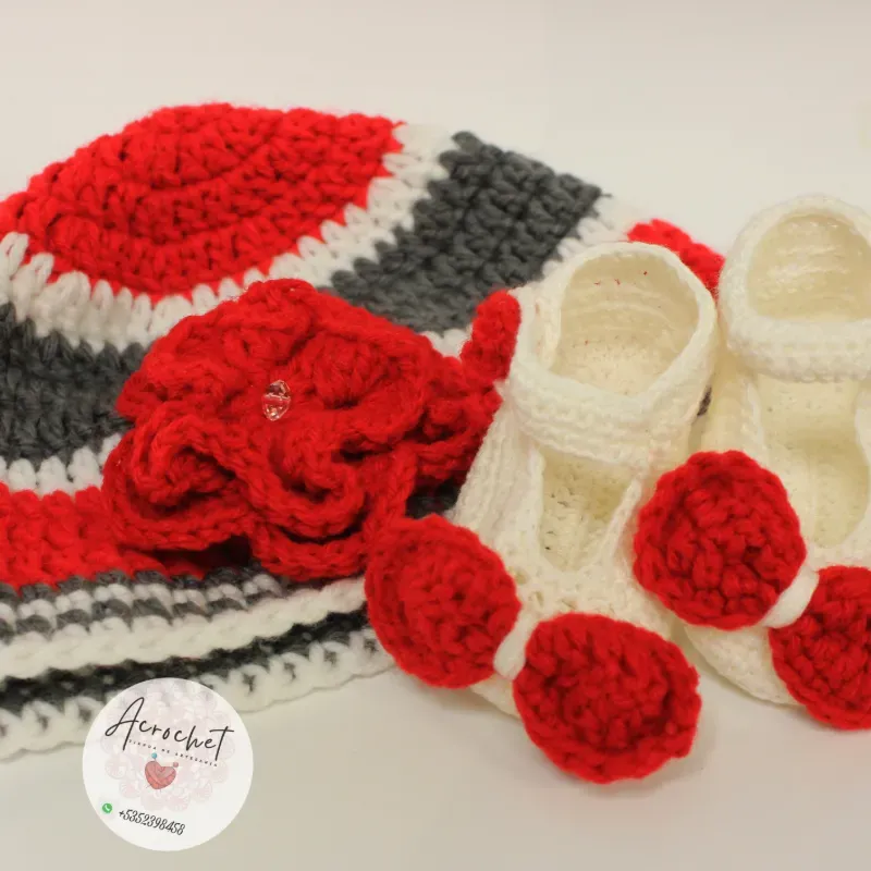 Conjunto Zapaticos con gorro 