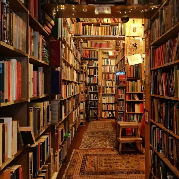 No vendemos libros. Vendemos obsesiones

Residimos en Santa clara, un emprendimiento dedicado a hacer realidad tu sueño literario, trabajamos por encargos, adaptándonos a tus necesidades.