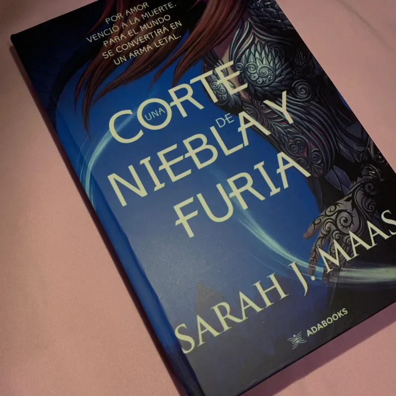 Una corte niebla y furia