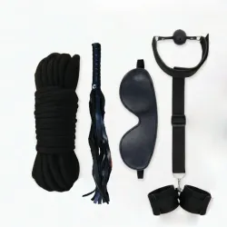 Juego de Bondage y Restricción de 4 Piezas | Kit de Iniciación BDSM para Parejas con Arnés Integrado, Cuerda Shibari, Látigo y Antifaz