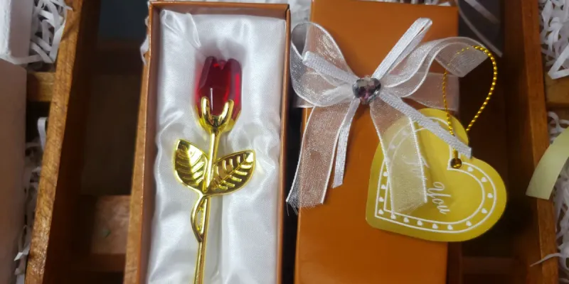 Caja con rosa de eterna