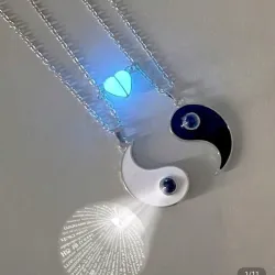 Collares Ying Yang proyectores con corazòn imanizado lumínico