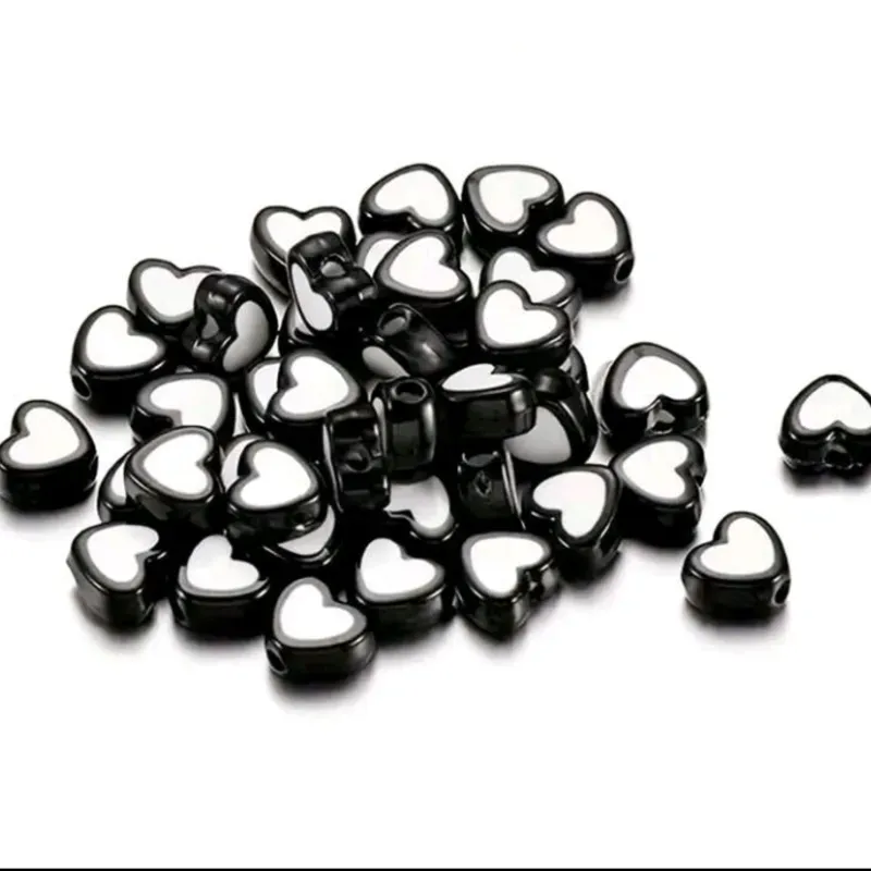 Corazones negros y blancos