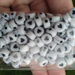 Cuencas blancas corazón negro 