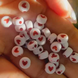 Cuencas blancas corazón rojo 