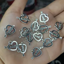 Dije corazon con flecha