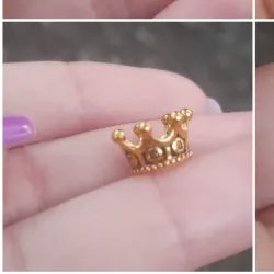 Dije corona de reina doradas