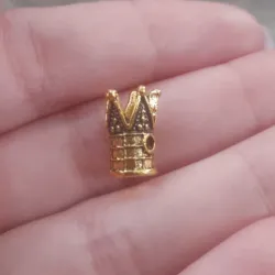 Dije corona de rey dorado