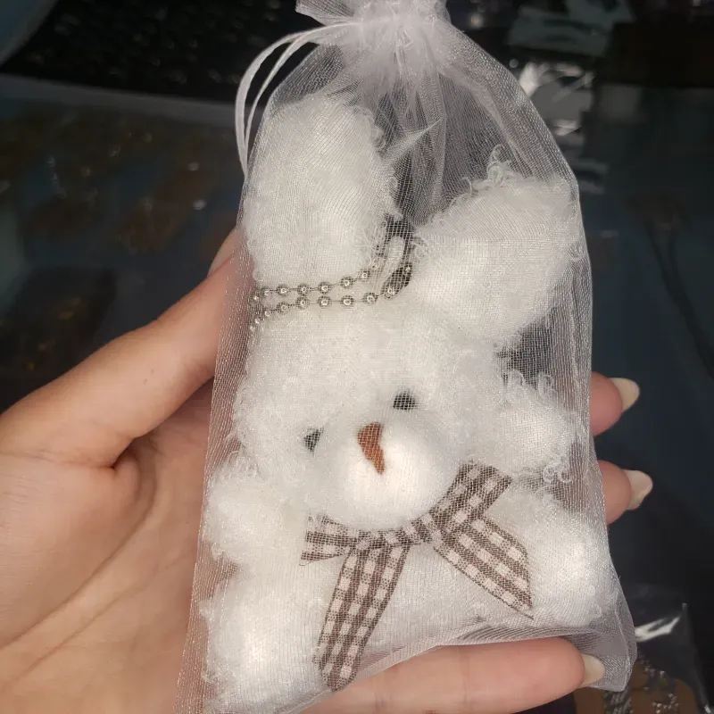 Ositos blancos de llaveritos con bolsita de Organza