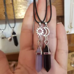 Pareja de collares de caucho: Cuarzos Sol y Luna 