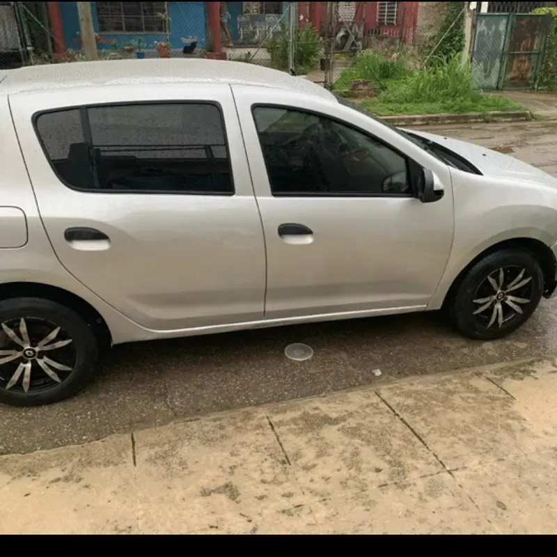 Auto Sandero automático