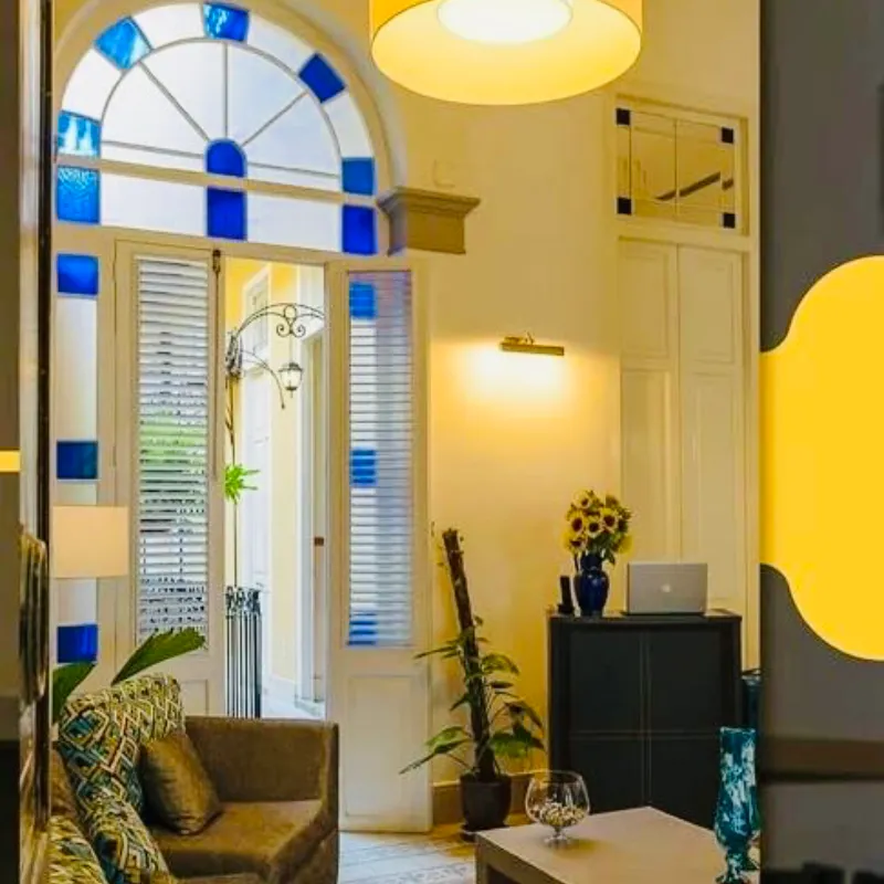 HOSTAL BIPLANTA | A solo una cuadra del Paseo del Prado, con vistas a La Habana Vieja Ubicación premium