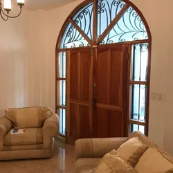 VENTA DE PROPIEDAD DE LUJO | KOHLY, PLAYA Casa independiente de lujo en venta en Kohly, Playa, ubicada en reparto residencial de alta demanda, muy cerca de avenidas principales.