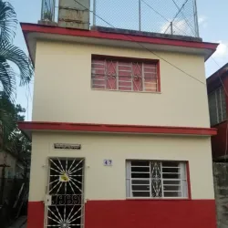 Referencia 170. Casa Independiente de 3 pisos en Mantilla. Arroyo Naranjo
