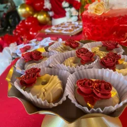 Caja con 20 Mini Donas personalizadas con cobertura de chocolate blanco 🤍